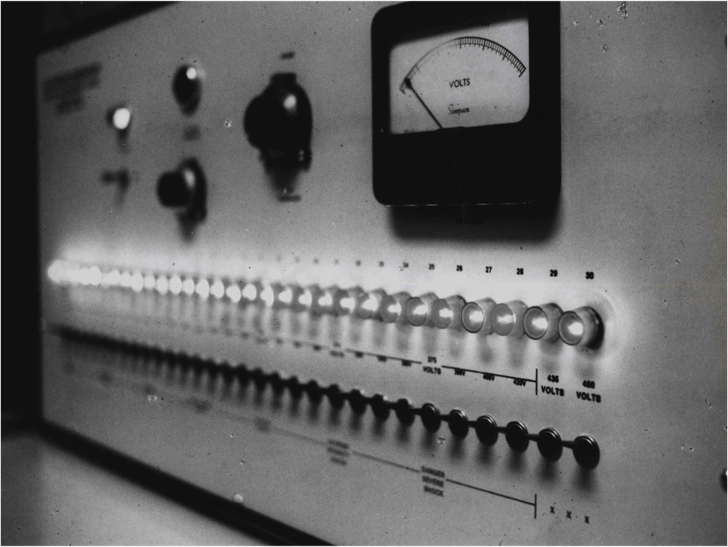 Représentation de la machine utilisée dans le cadre de l'expérience de Milgram