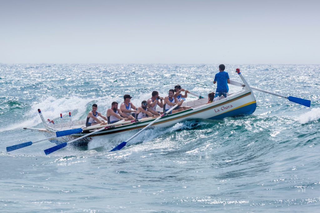 rameurs sur un bateau