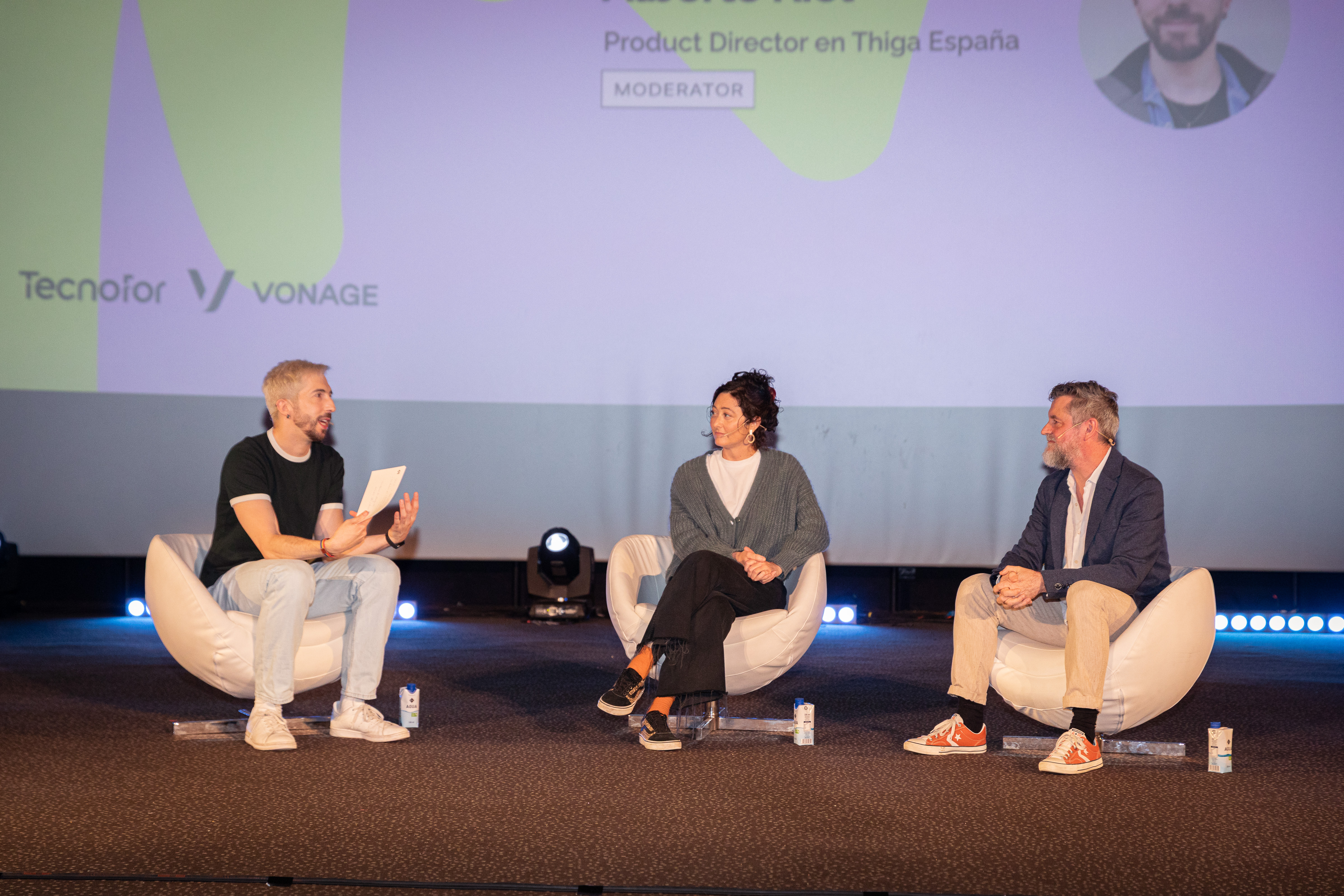 Alberto Riol, Product Director en Thiga España; Isabel Alonso, Head of Product, y Oto Whitehead, CEO en woko; LPC